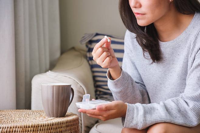 피임약을 복용하는 젊은 여성은 천식 발작 위험이 높아질 수 있다는 새로운 연구 결과가 나왔다. [사진=게티이미지뱅크]