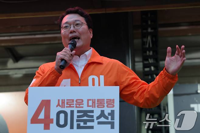 천하람 개혁신당 상임선거대책위원장이 공식 선거운동이 시작된 12일 서울 중구 청계광장에서 열린 이준석 대통령 후보 서울 첫 집중유세에서 찬조연설을 하고 있다. 2025.5.12/뉴스1 ⓒ News1 박정호 기자