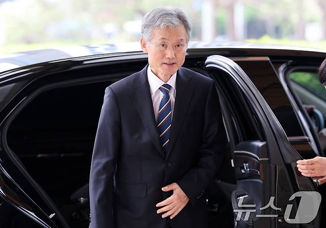 조희대 대법원장이 13일 오전 서울 서초구 대법원으로 출근을 하고 있다. 2025.5.13/뉴스1 ⓒ News1 이동해 기자