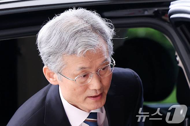 조희대 대법원장이 13일 오전 서울 서초구 대법원으로 출근을 하고 있다. 2025.5.13/뉴스1 ⓒ News1 이동해 기자