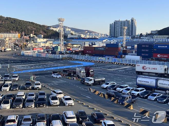 확장 공사가 완료된 신선대부두 앞 도로 전경.(BPA 제공. 재판매 및 DB 금지)