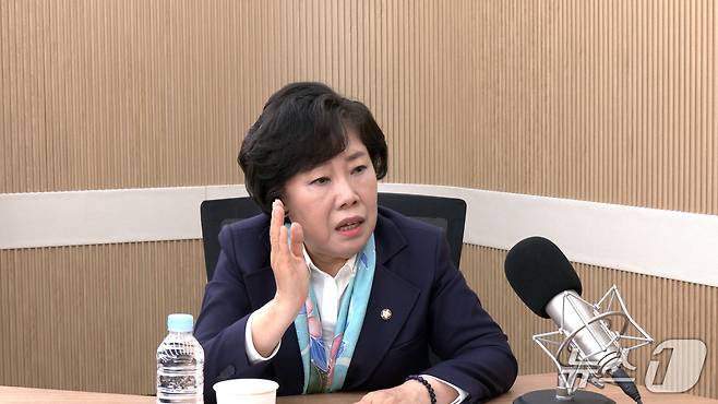 조배숙 국민의힘 의원이 13일 뉴스1TV '팩트앤뷰'에 출연해 질문에 답하고 있다.
