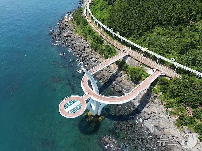 부산 해운대구 청사포 해월전망대 전경.(해운대구청 제공.재판매 및 DB 금지)