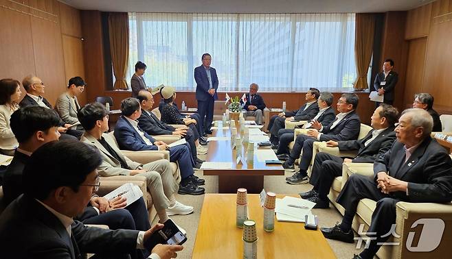 대한수의사회는 13일 일본 후쿠오카현의회를 방문해 원헬스에 관한 의견을 교환했다. ⓒ 뉴스1 최서윤 기자