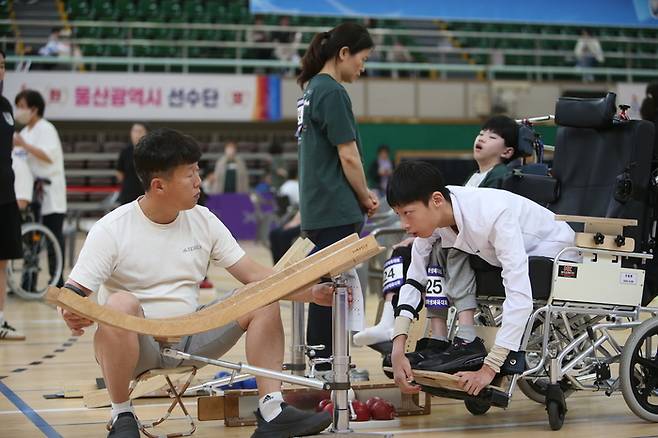 13일 양산실내체육관에서 열린 남자 보치아 BC3 종목에 참가한 충북 전용환 선수 경기사진. 사진 | 대한장애인체육회
