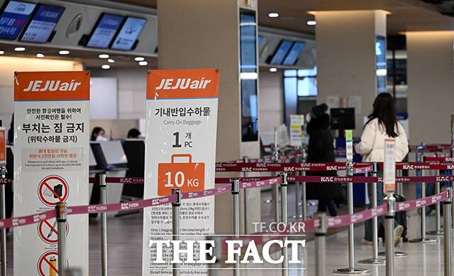 13일 업계에 따르면 제주항공은 1분기 실적 컨센서스 기준 매출 4139억원, 영업이익 -84억원으로 전망된다. 지난해 같은 기간 789억원에서 적자 전환이 예상된다. /임영무 기자