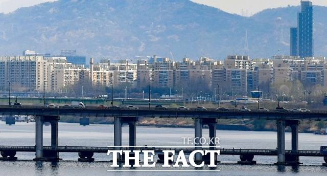 압구정2구역 재건축 조합은 다음달 시공사 입찰공고를 내고 9월 총회에서 시공사를 선정할 예정이다. 더팩트 DB