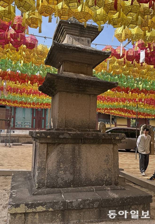 부산 금정구 범어사 대웅전 앞에 있는 범어사 삼층석탑. 신라 말기 화강석제 석탑으로 1963년 1월 보물 250호로 지정됐다. 부산=전채은 기자 chan2@donga.com