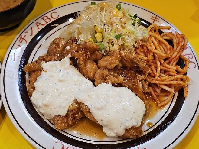 점심으로 치킨남방 정식 먹었어요.jpg