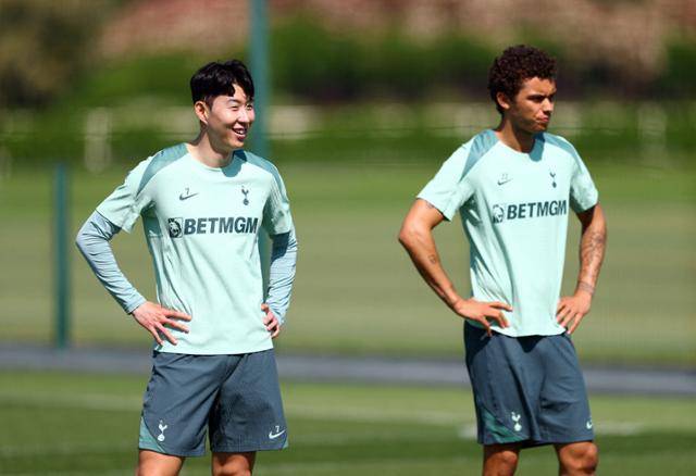 잉글랜드 프리미어리그(EPL) 토트넘의 주장 손흥민이 12일(현지시간) 영국 런던의 토트넘 홋스퍼 FC 트레이닝 그라운드에서 훈련에 임하고 있다. 런던=로이터 연합뉴스