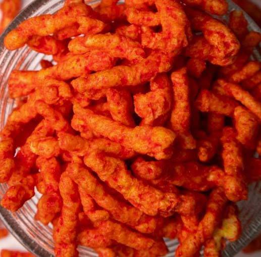 A씨가 먹은 빨간색 매운맛 치즈 과자/사진=유튜브 캡처