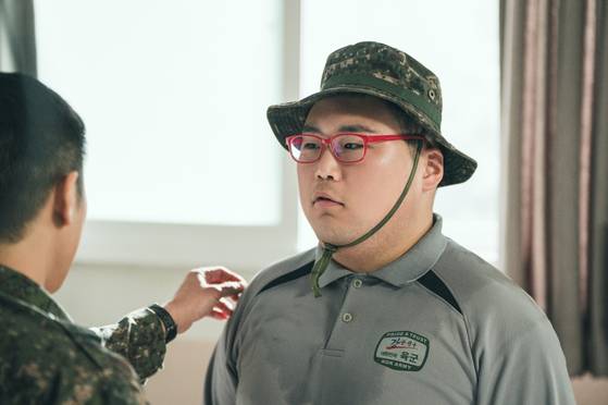 공황장애를 앓고 있는 서울대 출신 신병 문빛나리(김요한). 사진 스튜디오 지니