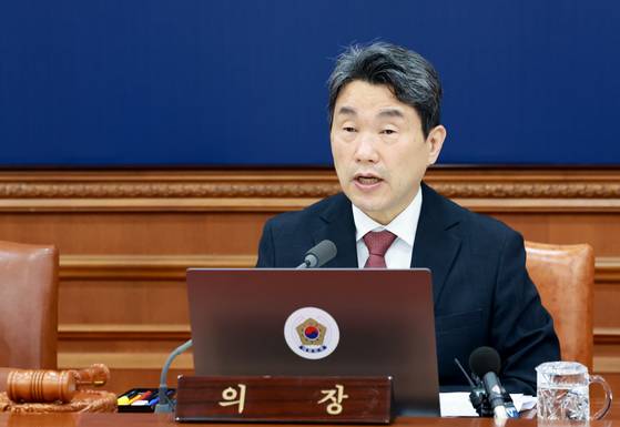 이주호 대통령 권한대행 부총리 겸 교육부 장관이 13일 정부서울청사에서 열린 국무회의에서 발언하고 있다. 연합뉴스