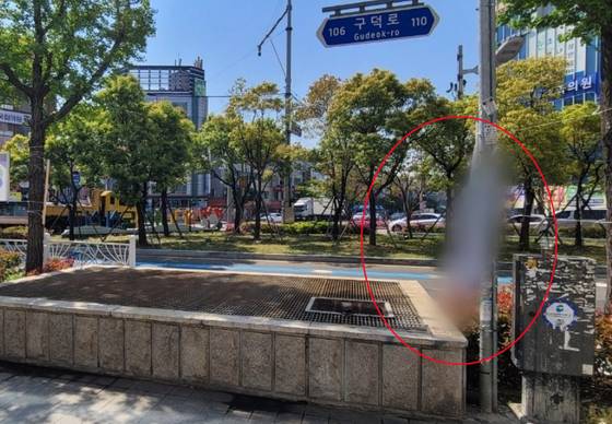 지난 12일 오전 부산 서구 한 노상에 설치된 선거 현수막이 훼손된 상태로 발견됐다. 사진 부산경찰청