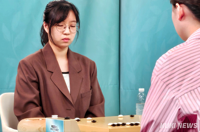 김은지 9단에게 여자 바둑 랭킹 1위 자리를 빼앗긴 후 5월 첫 대결에서도 패점을 안은 최정 9단. 쿠키뉴스 자료사진