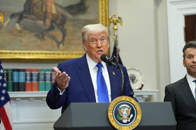 도널드 트럼프 미국 대통령이 12일(현지시간) 백악관에서 열린 행정명령 서명식에서 발언하고 있다. 연합뉴스