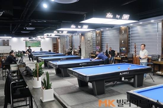 경기도 용인시 처인구에 위치한 라팔당구클럽은 331㎡(100평)규모에 가브리엘 라팔 2.0 테이블 9대를 갖추고 있다.