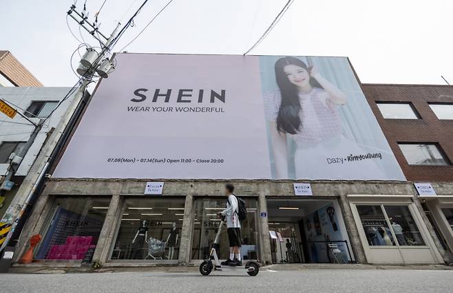 지난해 중국 온라인 패션 업체인 ‘쉬인’이 서울 성수동에 오프라인 팝업스토어/사진=뉴스1