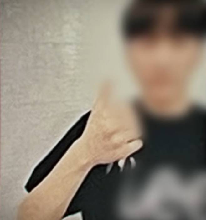 지난해 성탄절 경남 사천시에서 16살 여학생을 살해한 17살 이모군이 구치소에서 보낸 편지가 공개됐다. 편지의 수신인은 고인이 된 피해자였다. /사진=SBS '그것이 알고 싶다' /사진=SBS '그것이 알고 싶다'