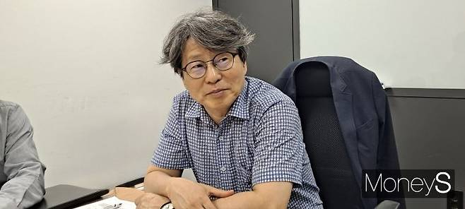 정유신 서강대 경영학부 교수 겸 디지털경제금융연구원장지난 4월24일 '2025 제5회 대한민국 지속가능 금융 ESG 어워드' 수상사 선정을 위한 대면심사를 진행하고 있다/사진=머니S