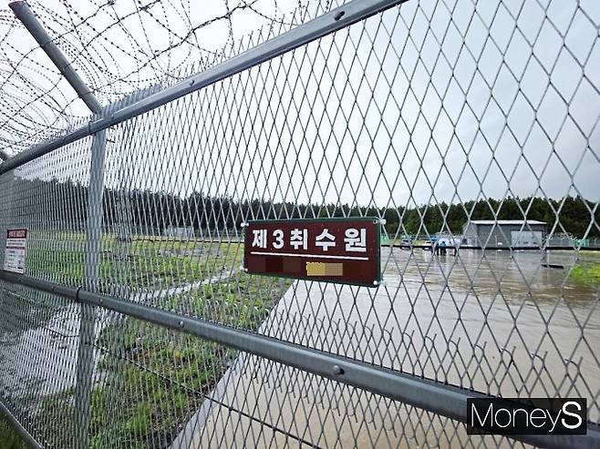 외부인과 야생동물 유입이 철저히 차단된 제3취수원 외부 모습. /사진=황정원 기자