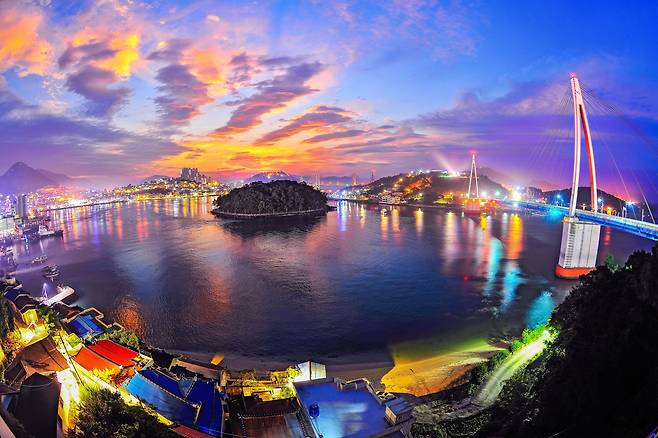 새벽바다도 아름다운 여수[여수시청 제공]