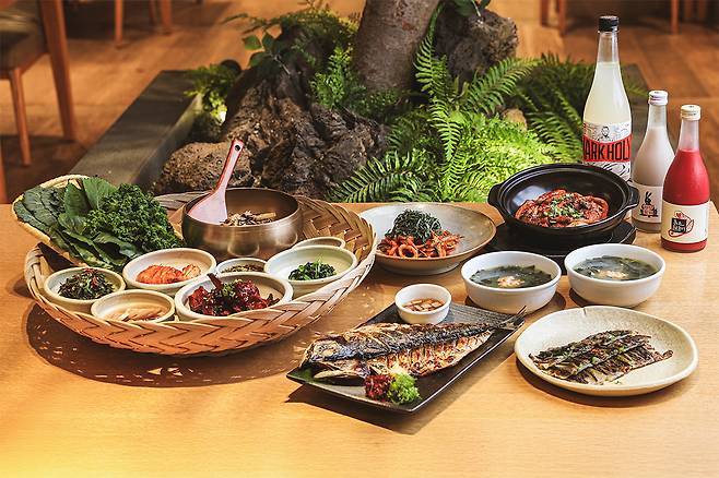 제주프드앤페스티벌에서 주목받고 있는 제주신화월드 전통 식단 낭푼밥상[신화월드 제주선 제공]