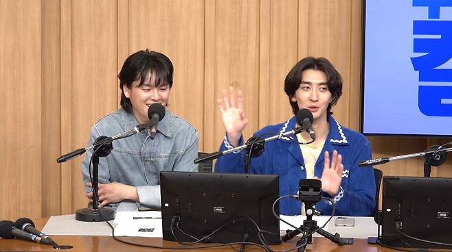 왼쪽부터 김도형, 최정훈 (사진=SBS 파워FM ‘두시탈출 컬투쇼’ 캡처)