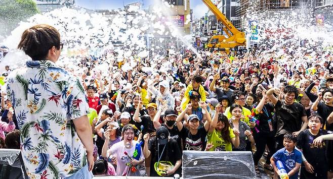 [춘천=뉴시스] 13일 춘천시는 도심 한복판을 물로 적시고, 불로 태우며, 말 없는 몸짓으로 소통하는 춘천마임축제가 오는 25일 개막된다 고 밝혔다.  사진은 지난 축제 모습. 춘천시 제공. *재판매 및 DB 금지