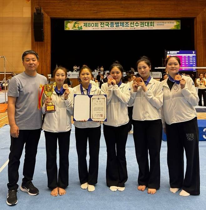 [서울=뉴시스] 제80회전국종별선수권대회 단체사진. 2025.05.13. (사진=강남구 제공) *재판매 및 DB 금지