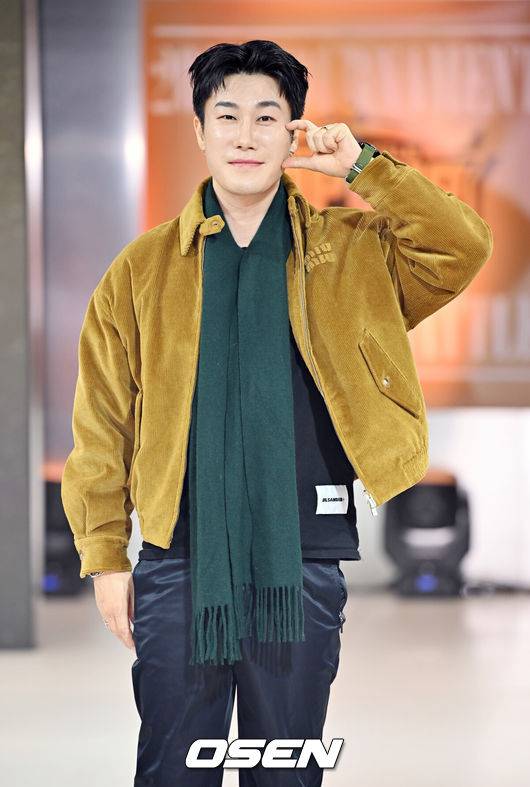 [OSEN=민경훈 기자] 22일 오후 유튜브 힙합 서바이벌 콘텐츠 ‘2024 토너먼트 벌스 랩 배틀 랩컵’의 포토타임 행사가 서울 중구 마장로 DDP 패션몰에서 열렸다.래퍼 산이가 포즈를 취하고 있다. 2024.02.22 /rumi@osen.co.kr