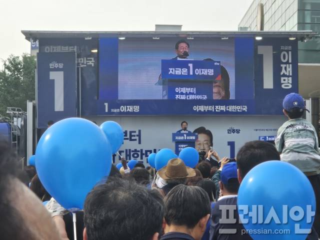 ▲ 이재명 더불어민주당 대선 후보가 포항시청 광장에서 유세를 펼치고 있다 ⓒ 프레시안(김창우)