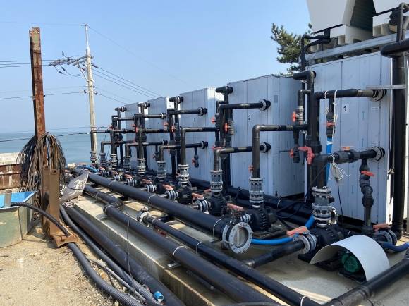 전라남도가 양식어가의 경영비 절감을 위해 지원한 친환경 에너지 장비 히트펌프.