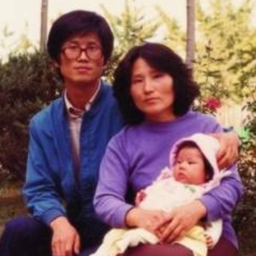 김문수 국민의힘 대선 후보와 배우자인 설난영씨가 젊은 시절 딸 동주와 함께 찍은 가족사진. 김문수 국민의힘 후보 캠프 제공