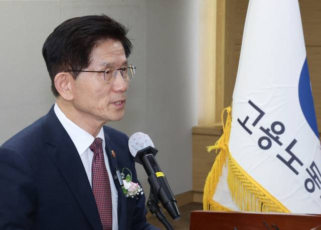 김문수 국민의힘 대선 후보가 지난달 8일 정부세종청사에서 열린 고용노동부장관 이임식에서 이임사를 하고 있다. 연합뉴스