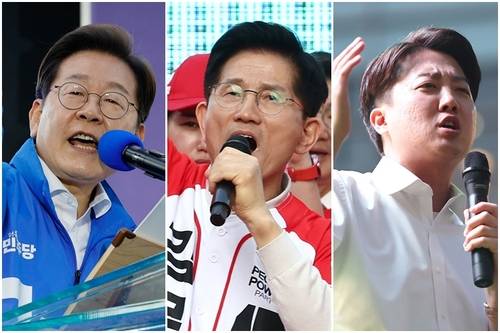 제21대 대통령 선출을 위한 공식 선거운동이 시작된 12일 이재명(왼쪽부터) 더불어민주당 대선 후보가 대전 으능정이거리 스카이로드에서, 김문수 국민의힘 대선 후보가 대구 서문시장에서, 이준석 개혁신당 대선 후보가 서울 청계광장에서 지지를 호소하는 연설을 하고 있다. 연합뉴스