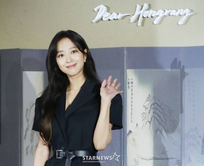배우 조보아가 13일 오전 서울 신도림 라마다호텔에서 진행된 넷플릭스 오리지널 시리즈 '탄금' 제작발표회에 참석해 포즈를 취하고 있다.   실종되었던 조선 최대 상단의 아들 ‘홍랑’이 기억을 잃은 채 12년 만에 돌아오고, 이복누이 ‘재이’만이 그의 실체를 의심하는 가운데 둘 사이 싹트는 알 수 없는 감정을 그린 미스터리 멜로 사극 '탄금'은 오는 16일 공개된다. /2025.05.13 /사진=이동훈 photoguy@