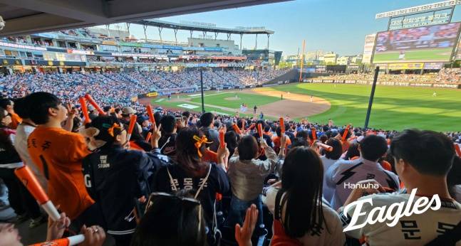 만원관중이 가득 채운 대전 한화생명 볼파크. /사진=한화 이글스 제공