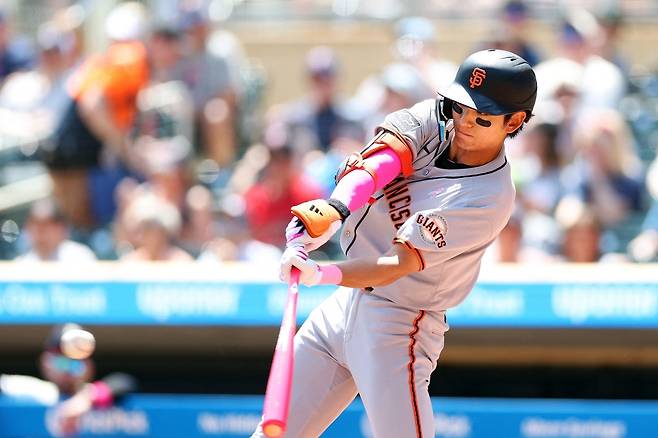 미국 메이저리그 샌프란시스코 자이언츠의 이정후가 13일(한국시간) 미국 캘리포니아주 샌프란시스코의 오라클 파크에서 열리는 2025 메이저리그 애리조나 다이아몬드백스와 홈 경기에서 빅리그 데뷔 첫 선발 4번타자로 출전한다. 사진 연합뉴스