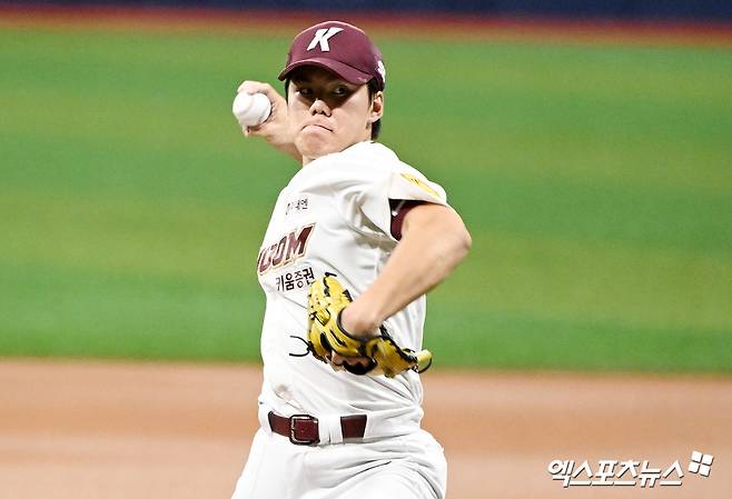 키움 투수 김윤하는 이동일이었던 지난 12일 1군 엔트리에서 빠졌다. 올해 9경기 등판해 8패를 기록하며 부진했다. 엑스포츠뉴스 DB