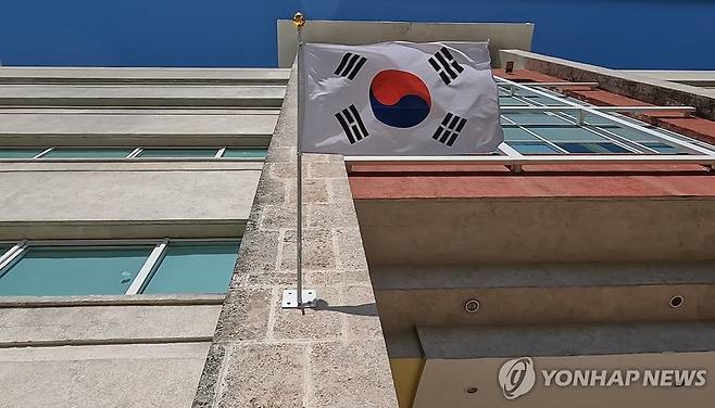 주쿠바 대한민국대사관 입주 건물 외벽에 게양된 태극기 [연합뉴스 자료사진. 재판매 및 DB 금지]