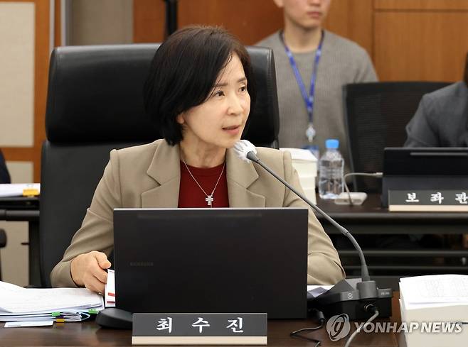 질의하는 최수진 의원 [연합뉴스 자료사진]