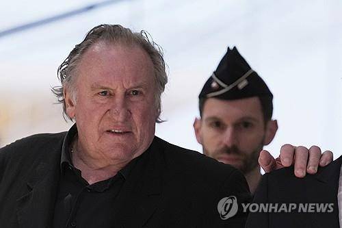 지난 3월24일 법정에 나온 드파르디외 [AP 연합뉴스 자료사진. 재판매 및 DB 금지]