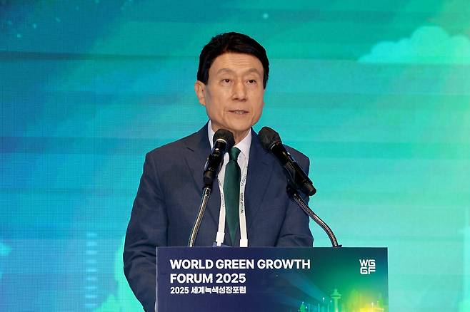 이강덕 포항시장이 개회사를 하고 있다.