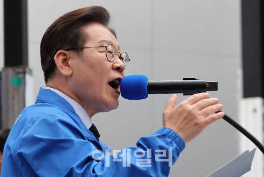 이재명 더불어민주당 대선 후보가 13일 대구 중구 동성로28아트스퀘어 앞에서 집중유세를 하고 있다. (사진=노진환 기자)
