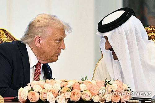 트럼프 미국 대통령과 알사니 카타르 국왕 〈사진=AFP 연합뉴스〉