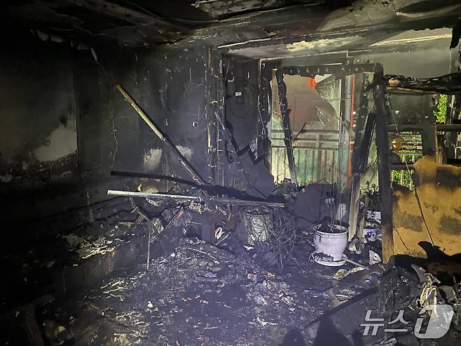 14일 0시 12분께 대전 동구 삼성동의 한 23층 아파트 3층에서 불이 났다.(대전소방본부 제공) /뉴스1