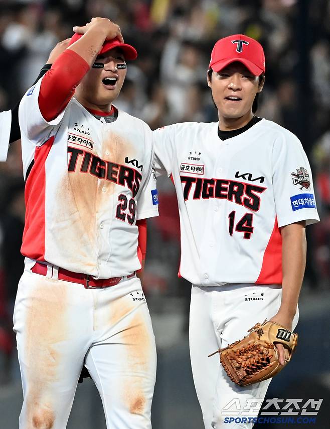 13일 광주KIA챔피언스필드에서 열린 롯데와 KIA의 경기, 9회초 2사 만루 KIA 1루수 변우혁이 롯데 레이예스의 타구를 막아내며 경기를 끝낸 후 기뻐하고 있다. 광주=허상욱 기자wook@sportschosun.com/2025.05.13/