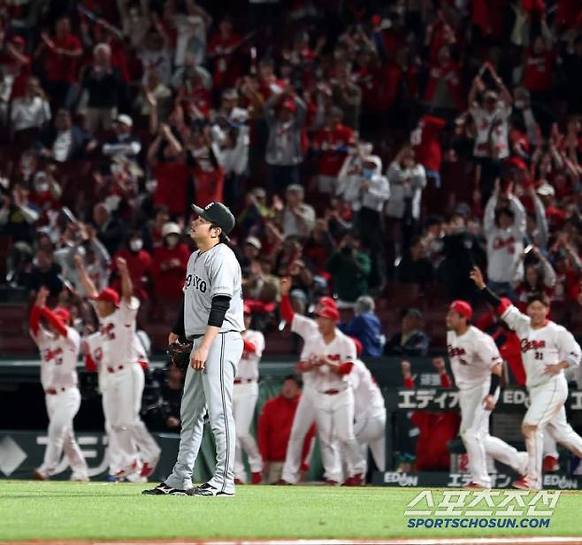요미우리는 연장 12회말 끝내기 패를 당했다. 히로시마에 2위를 내주고 3위로 내려앉았다. 사진캡처=요미우리 자이언츠 SNS