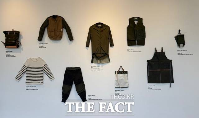 코오롱FnC가 운영하는 업사이클링 패션 브랜드 래코드가 '리콜렉티브: 머터리얼스' 전시회를 열었다. /문화영 기자